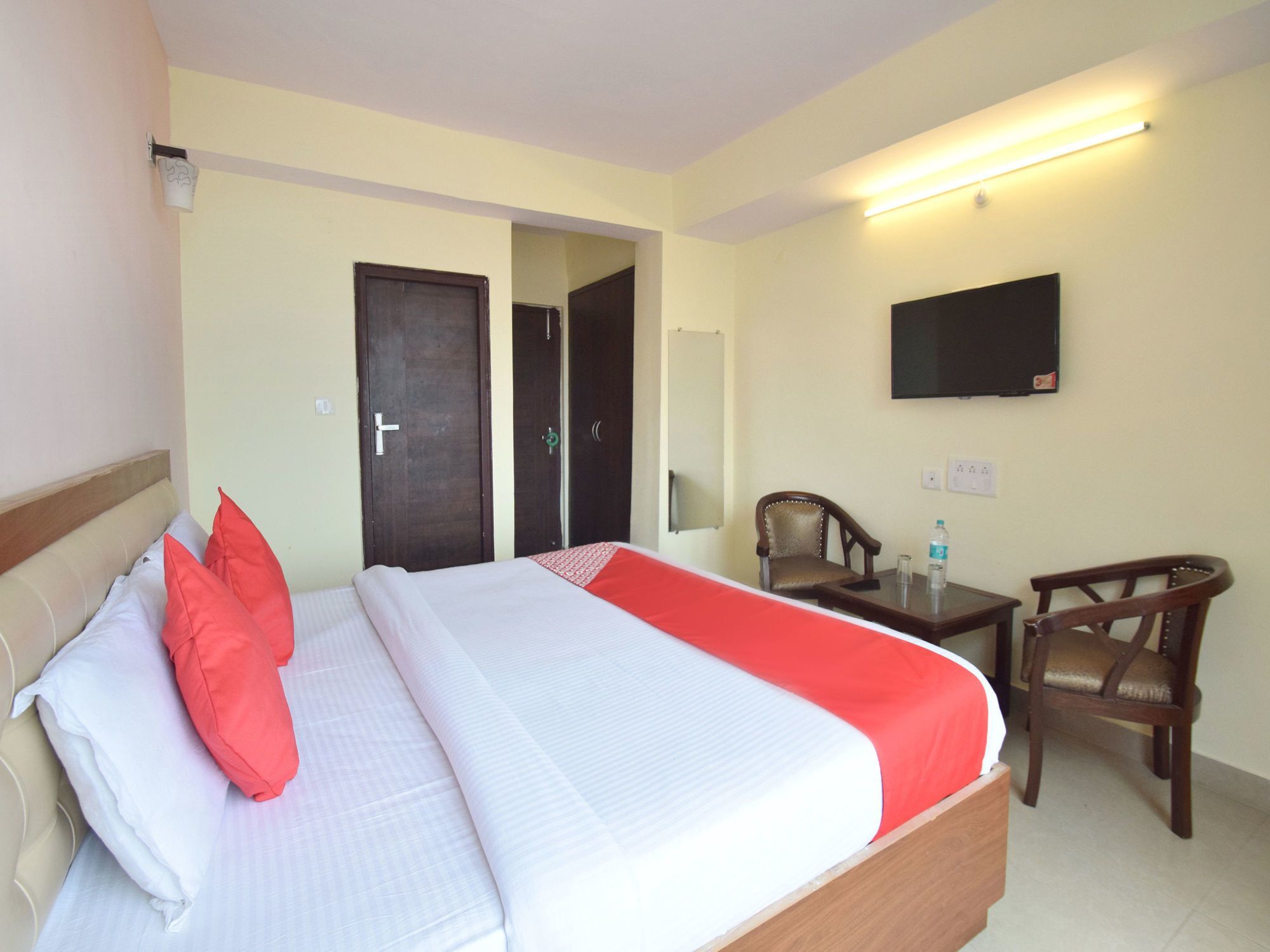 Oyo 8439 Hotel Howard Shimla Buitenkant foto